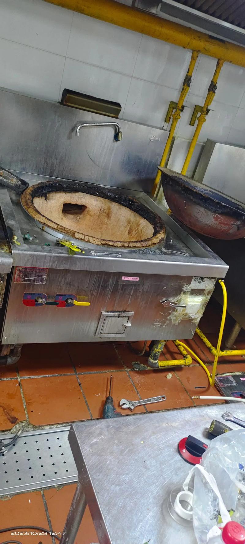 燃气灶具、炉具、厨具及家用电器的专业安装维修服务